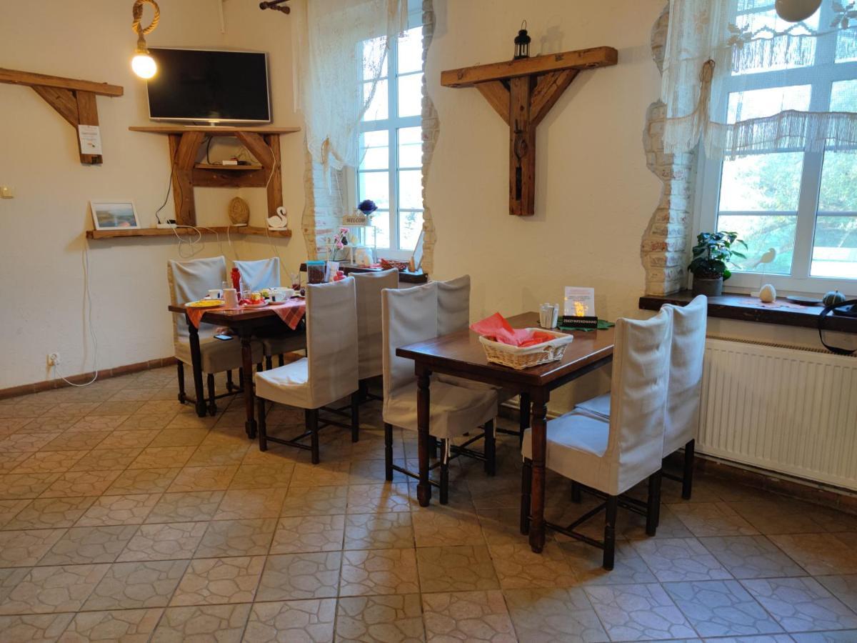 Folwark Luknajno Nad Jeziorem Sniardwy Gospoda Dziedzictwo Kulinarne Warmia-Mazury Mikołajki Buitenkant foto