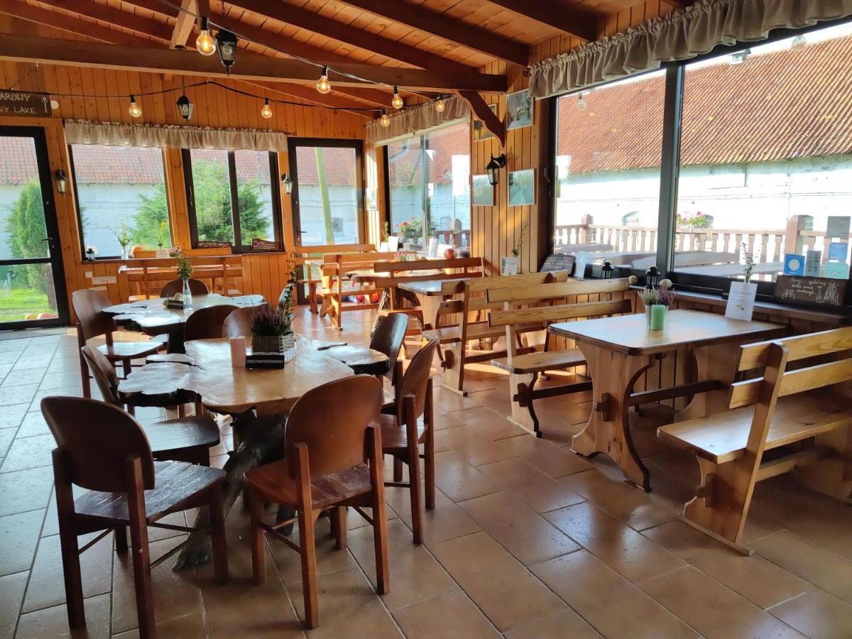 Folwark Luknajno Nad Jeziorem Sniardwy Gospoda Dziedzictwo Kulinarne Warmia-Mazury Mikołajki Buitenkant foto